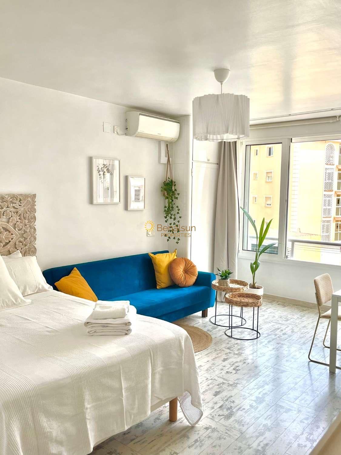 Se alquila  desde 01/09/2026- 30/06/2027  HERMOSO APARTAMENTO EN PLENO TORREMOLINOS CENTRO.