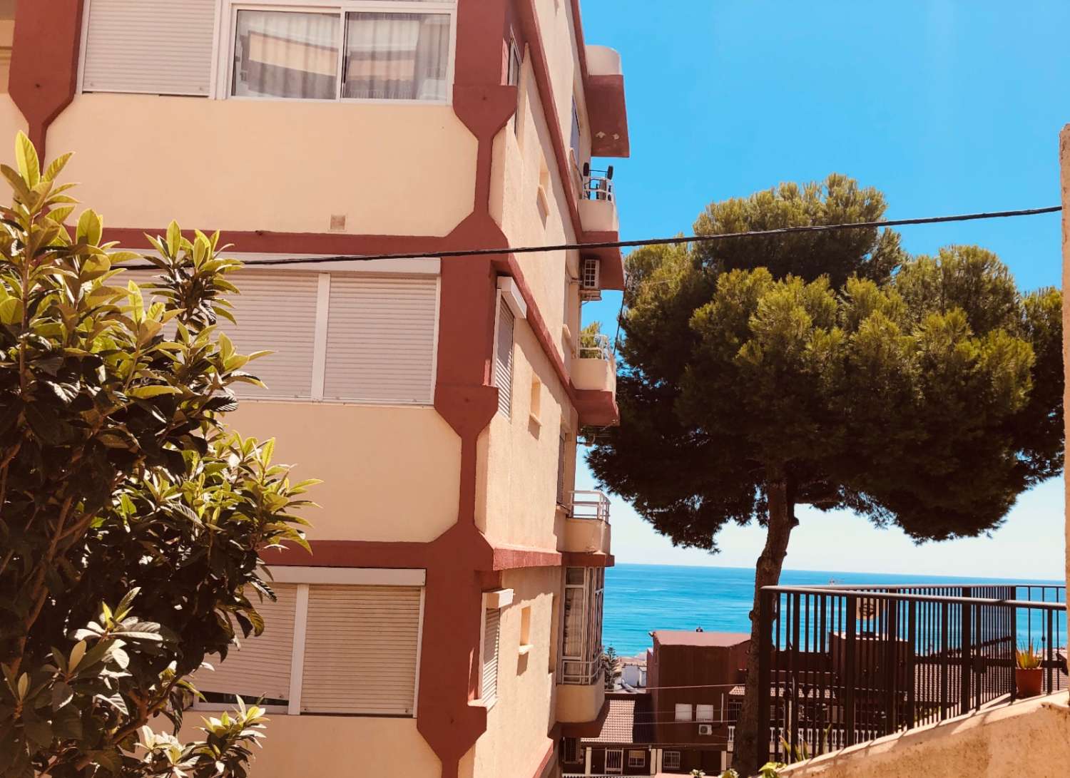 Se alquila desde 01/09/2026-30/06/2027 HERMOSO ESTUDIO EN PLENO CENTRO DE TORREMOLINOS CON VISTAS AL MAR