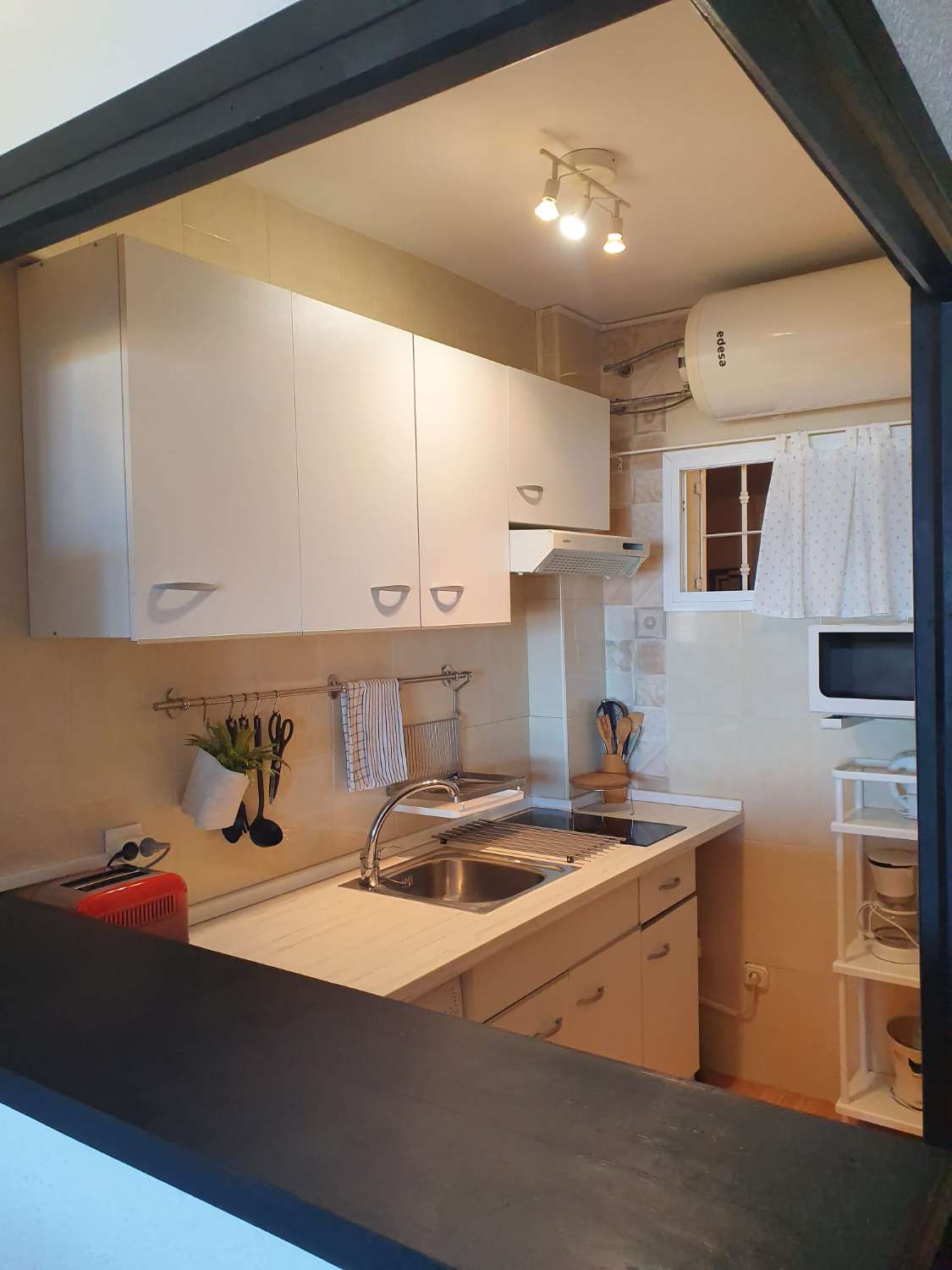 Se alquila desde 01/09/2026-30/06/2027 HERMOSO ESTUDIO EN PLENO CENTRO DE TORREMOLINOS CON VISTAS AL MAR