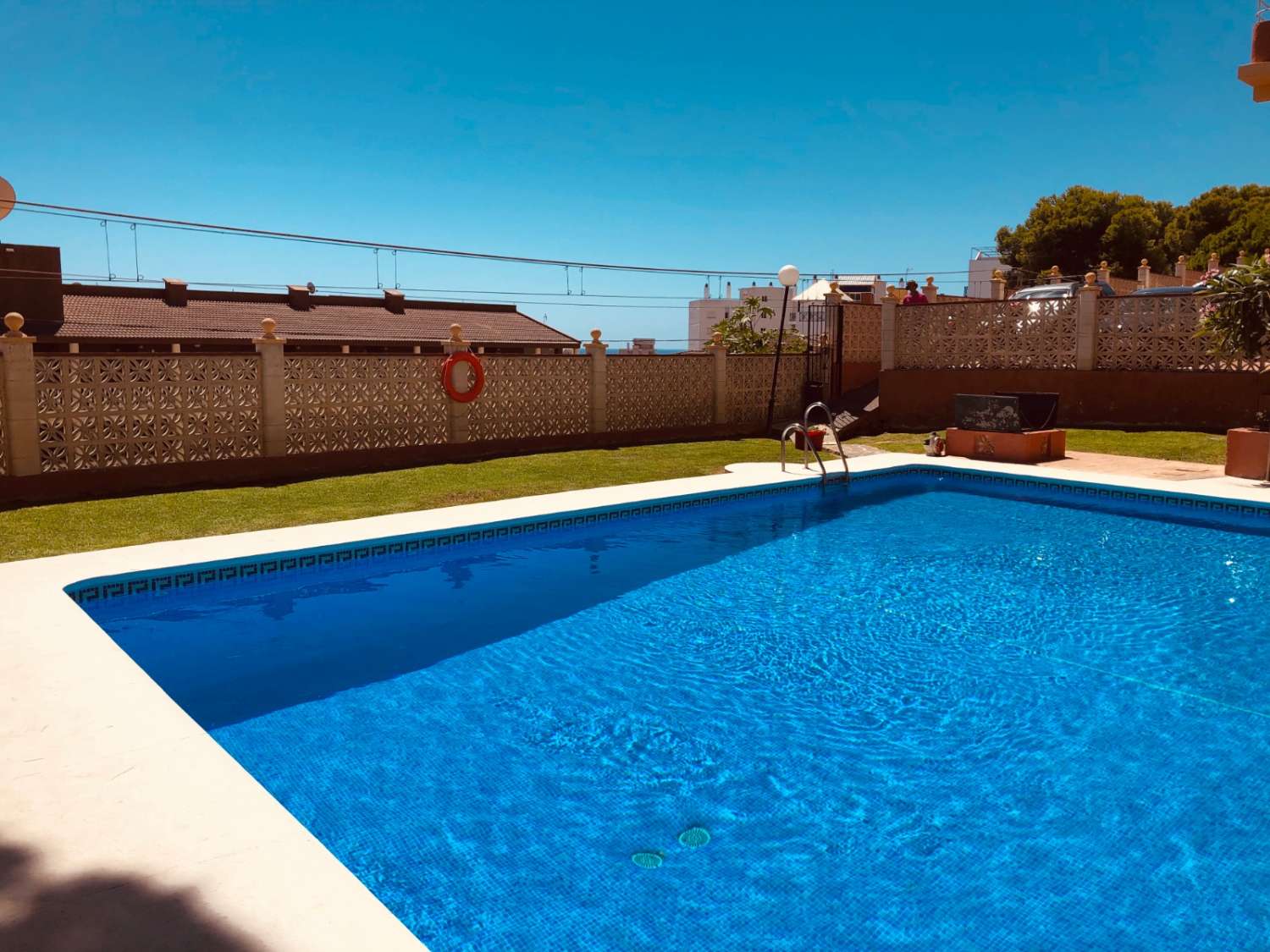 Se alquila desde 01/09/2026-30/06/2027 HERMOSO ESTUDIO EN PLENO CENTRO DE TORREMOLINOS CON VISTAS AL MAR