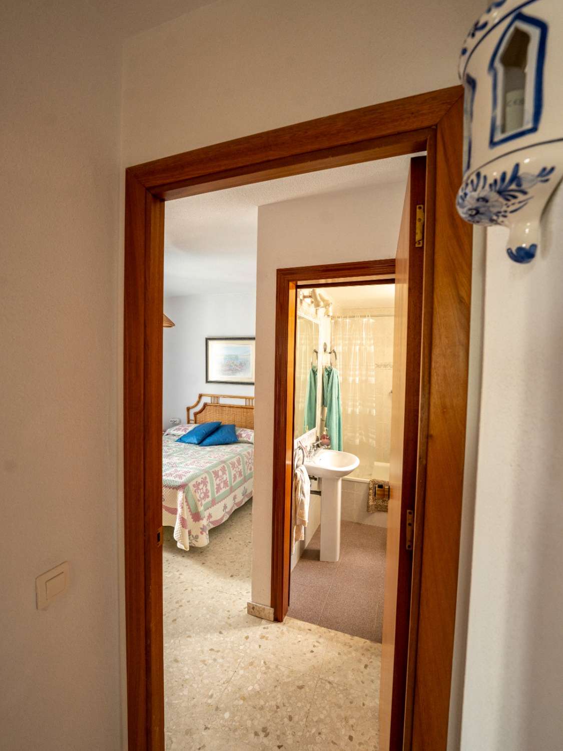 MEDIA TEMPORADA . SE ALQUILA DESDE EL 01/9/2026- 30/06/27 BONITO APARTAMENTO CON VISTAS AL MAR  EN LA CARIHUELA ( TORREMOLINOS)