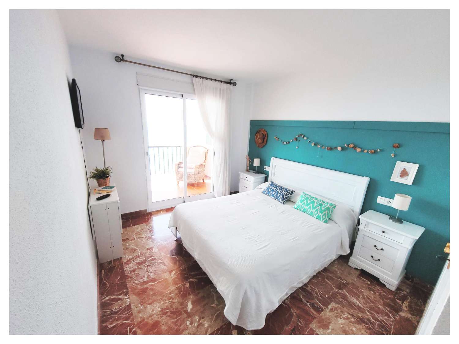 MEDIA TEMPORADA . SE ALQUILA  DESDE 1.10.26-31.05.27 MAGNIFICO ATICO   CON VISTAS AL MAR E EN ZONA LAS GAVIOTAS (FUENGIROLA )