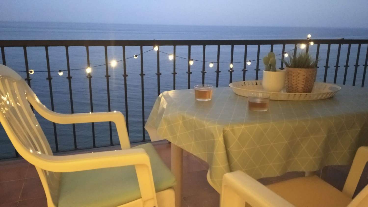 MEDIA TEMPORADA . SE ALQUILA  DESDE 1.10.26-31.05.27 MAGNIFICO ATICO   CON VISTAS AL MAR E EN ZONA LAS GAVIOTAS (FUENGIROLA )