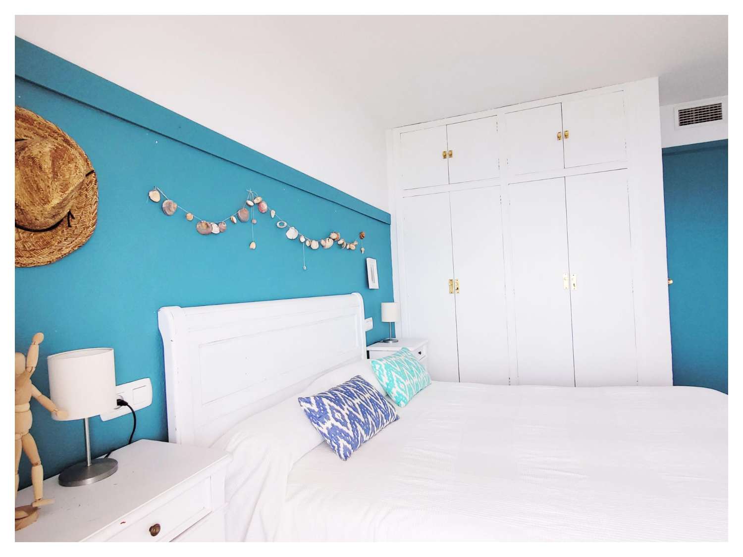 MEDIA TEMPORADA . SE ALQUILA  DESDE 1.10.26-31.05.27 MAGNIFICO ATICO   CON VISTAS AL MAR E EN ZONA LAS GAVIOTAS (FUENGIROLA )