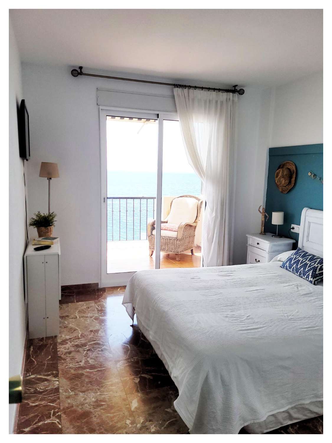 MEDIA TEMPORADA . SE ALQUILA  DESDE 1.10.26-31.05.27 MAGNIFICO ATICO   CON VISTAS AL MAR E EN ZONA LAS GAVIOTAS (FUENGIROLA )