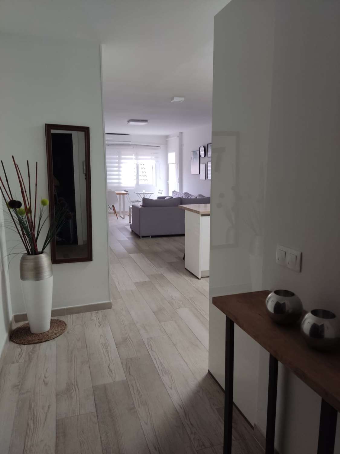 SE ALQUILA DESDE 01/09/26-30/06/27 BONITO APARTAMENTO EN 1ª LINEA DE PLAYA EN  FUENGIROLA