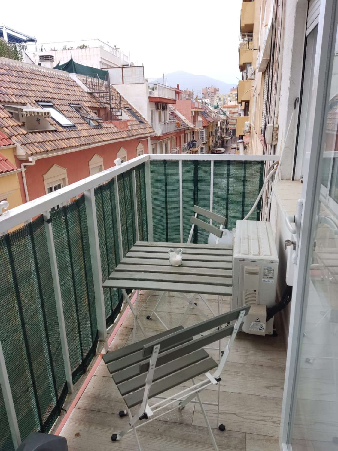 SE ALQUILA DESDE 01/09/26-30/06/27 BONITO APARTAMENTO EN 1ª LINEA DE PLAYA EN  FUENGIROLA