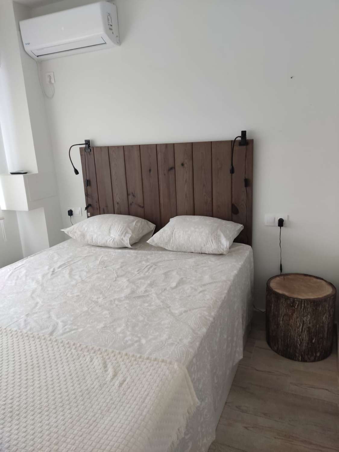 SE ALQUILA DESDE 01/09/26-30/06/27 BONITO APARTAMENTO EN 1ª LINEA DE PLAYA EN  FUENGIROLA