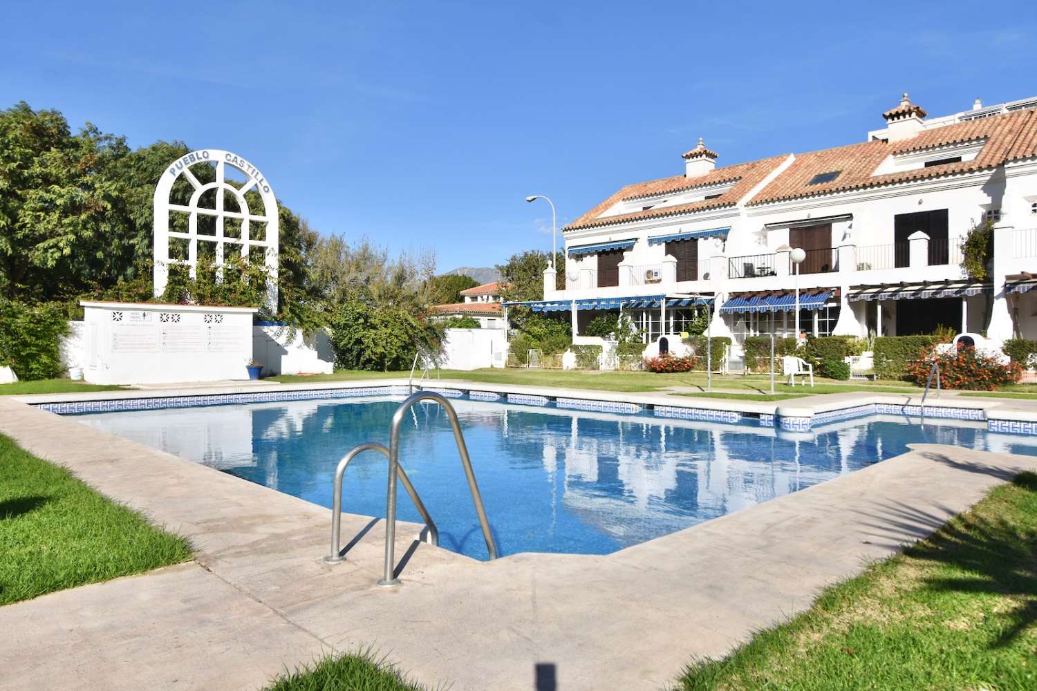 SE VENDE MAGNIFICO PISO EN ZONA CASTILLO DE SOHAIL  CON VISTAS AL MAR (FUENGIROLA)