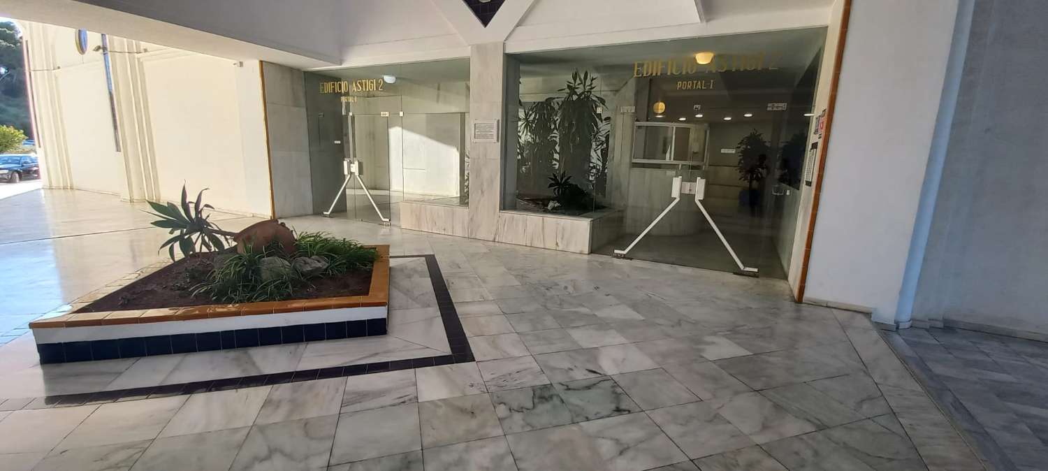 SE VENDE MAGNIFICO PISO EN ZONA CASTILLO DE SOHAIL  CON VISTAS AL MAR (FUENGIROLA)