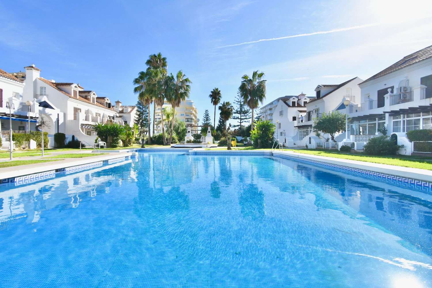 SE VENDE MAGNIFICO PISO EN ZONA CASTILLO DE SOHAIL  CON VISTAS AL MAR (FUENGIROLA)