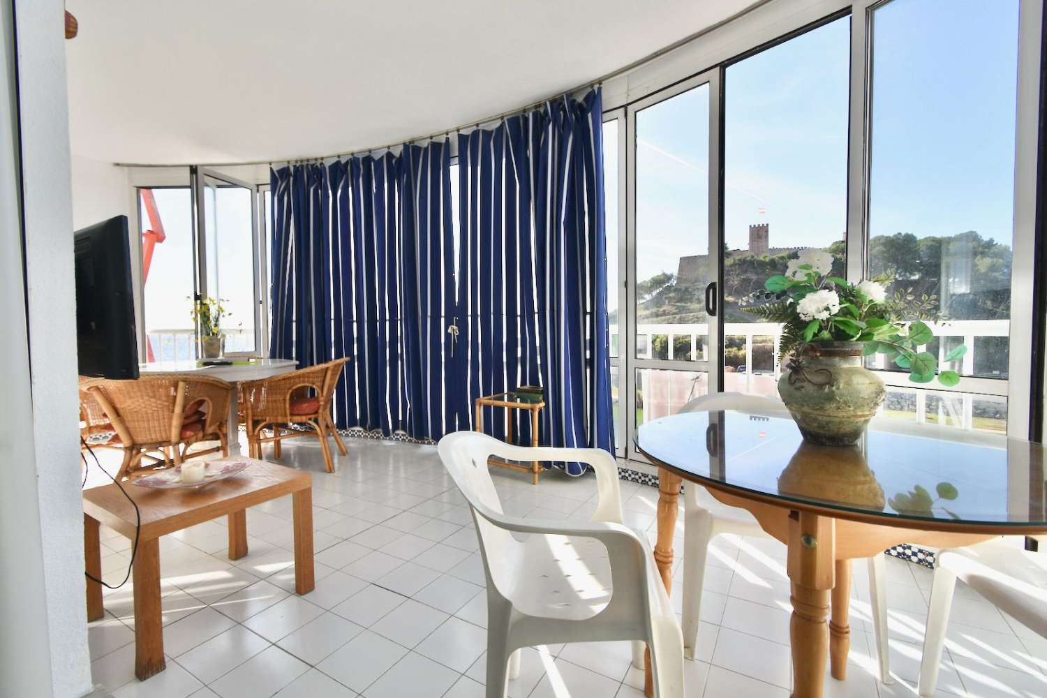 SE VENDE MAGNIFICO PISO EN ZONA CASTILLO DE SOHAIL  CON VISTAS AL MAR (FUENGIROLA)