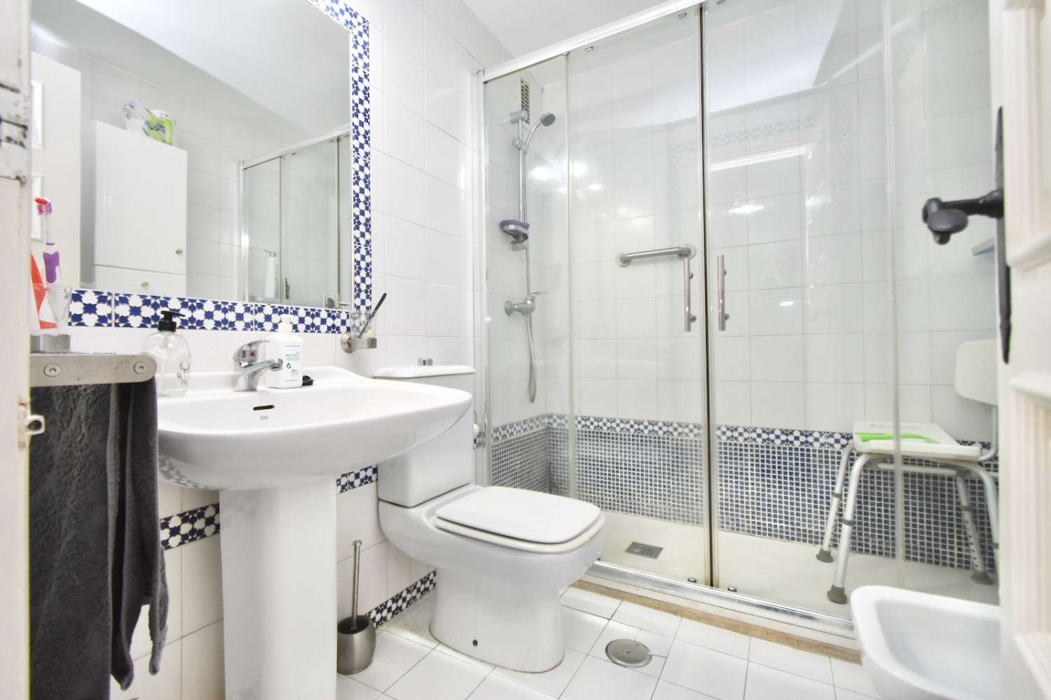 SE VENDE MAGNIFICO PISO EN ZONA CASTILLO DE SOHAIL  CON VISTAS AL MAR (FUENGIROLA)