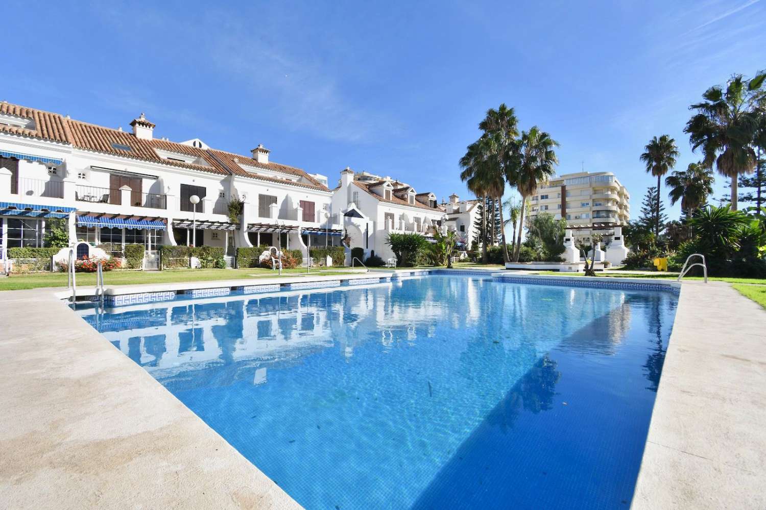 SE VENDE MAGNIFICO PISO EN ZONA CASTILLO DE SOHAIL  CON VISTAS AL MAR (FUENGIROLA)
