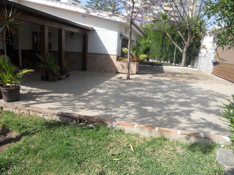 STORSLÅET VILLA TIL SALG I URBANISERINGEN SOLYMART (BENALMADENA)