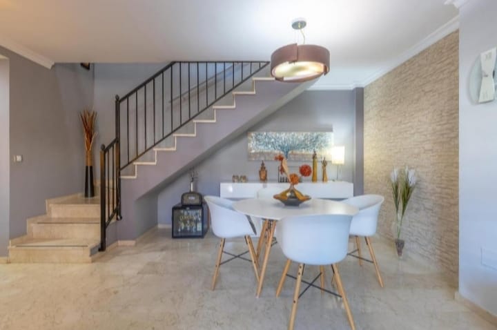 MEDIA TEMPORADA  . Se alquila del  01/09/26-30/06/27  magnifico  Chalet Adosado en Torrequebrada (Benalmadena)