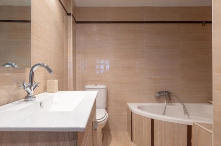 MEDIA TEMPORADA  . Se alquila del  01/09/26-30/06/27  magnifico  Chalet Adosado en Torrequebrada (Benalmadena)