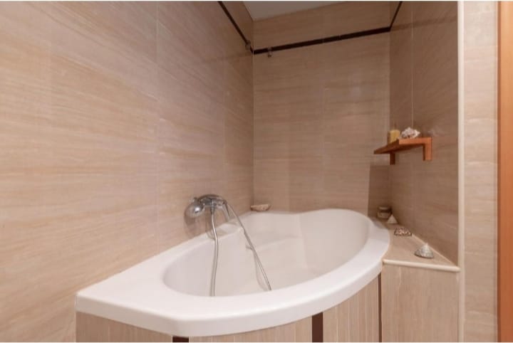 MEDIA TEMPORADA  . Se alquila del  01/09/26-30/06/27  magnifico  Chalet Adosado en Torrequebrada (Benalmadena)