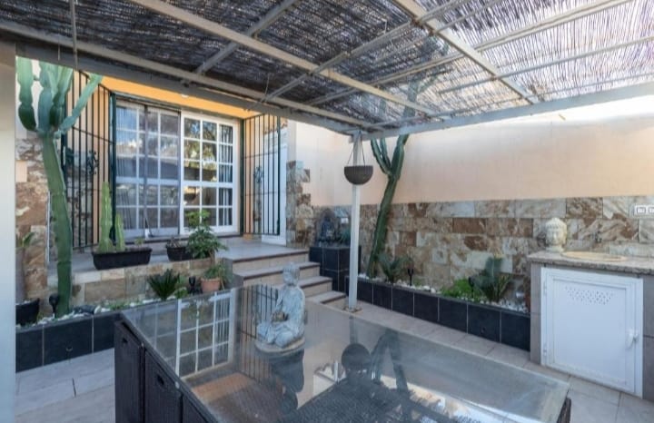 MEDIA TEMPORADA  . Se alquila del  01/09/26-30/06/27  magnifico  Chalet Adosado en Torrequebrada (Benalmadena)