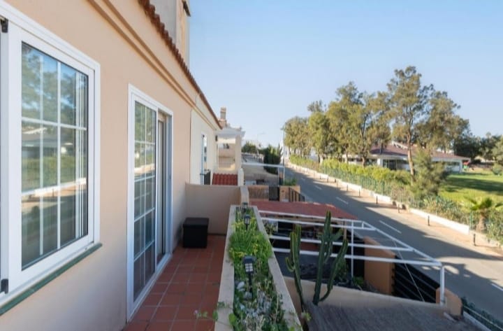 MEDIA TEMPORADA  . Se alquila del  01/09/26-30/06/27  magnifico  Chalet Adosado en Torrequebrada (Benalmadena)