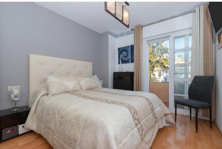 MEDIA TEMPORADA  . Se alquila del  01/09/26-30/06/27  magnifico  Chalet Adosado en Torrequebrada (Benalmadena)