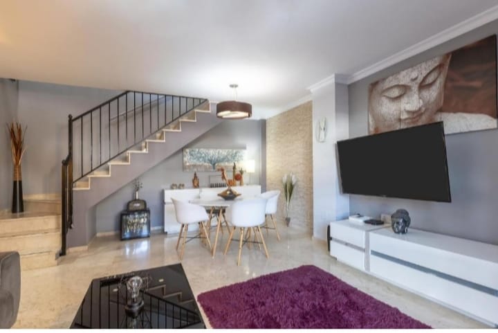 MEDIA TEMPORADA  . Se alquila del  01/09/26-30/06/27  magnifico  Chalet Adosado en Torrequebrada (Benalmadena)