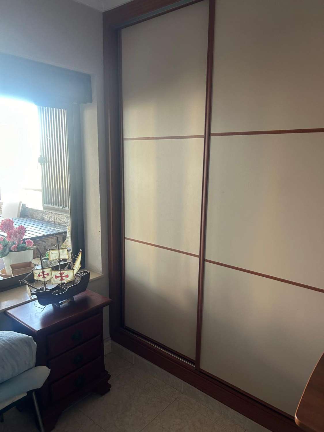 SE ALQUILA DESDE  1.11.26-30.6.27 MAGNIFICO APARTAMENTO CON VISTAS AL MAR EN 1ª LINEA DE PLAYA EN PLAYAMAR (TORREMOLINOS)