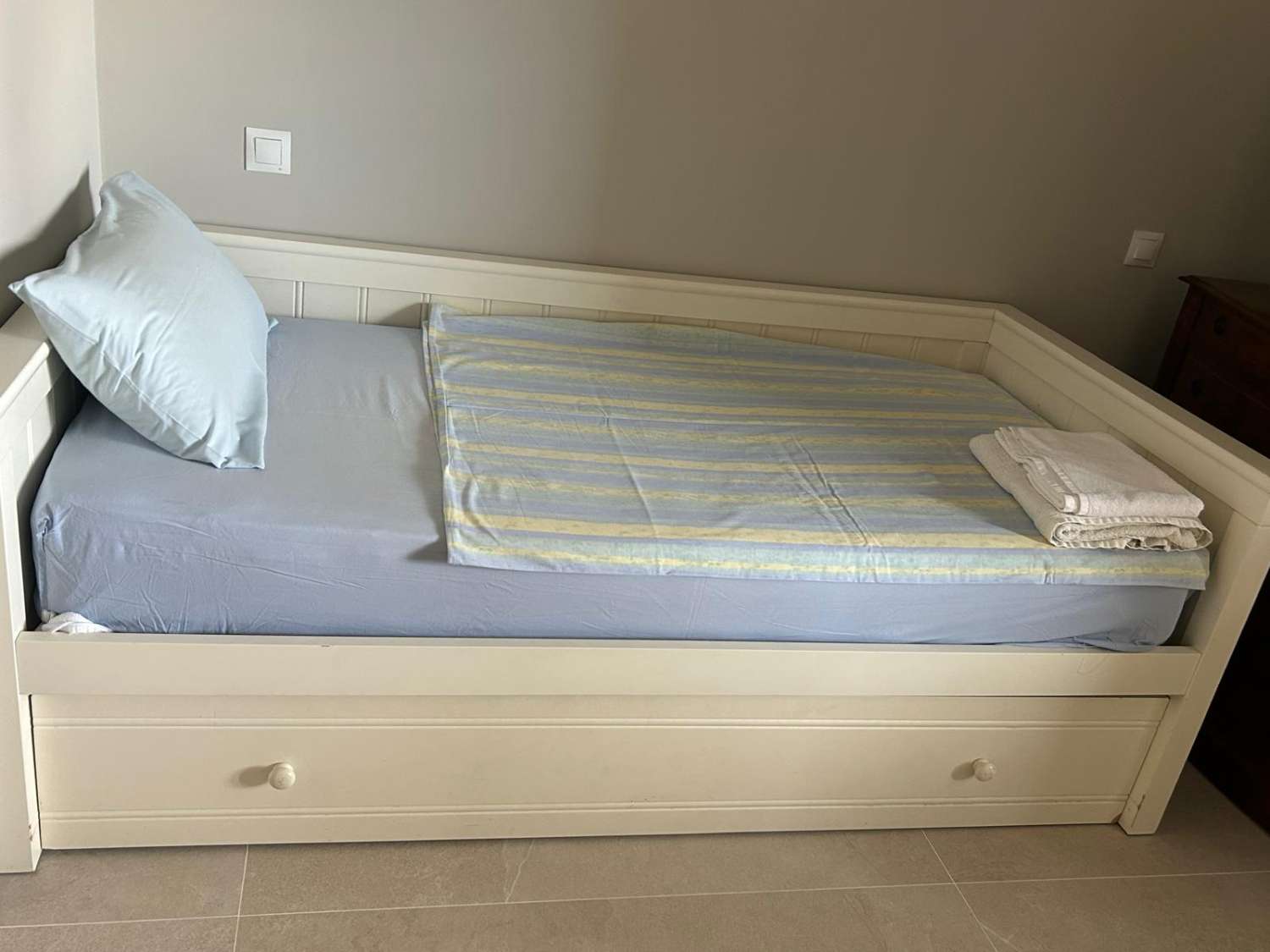 SE ALQUILA DESDE  1.11.26-30.6.27 MAGNIFICO APARTAMENTO CON VISTAS AL MAR EN 1ª LINEA DE PLAYA EN PLAYAMAR (TORREMOLINOS)