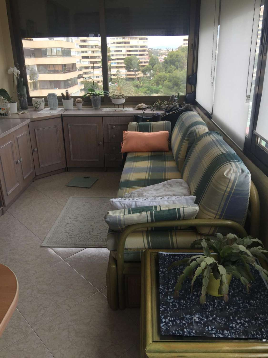 SE ALQUILA DESDE  1.11.26-30.6.27 MAGNIFICO APARTAMENTO CON VISTAS AL MAR EN 1ª LINEA DE PLAYA EN PLAYAMAR (TORREMOLINOS)