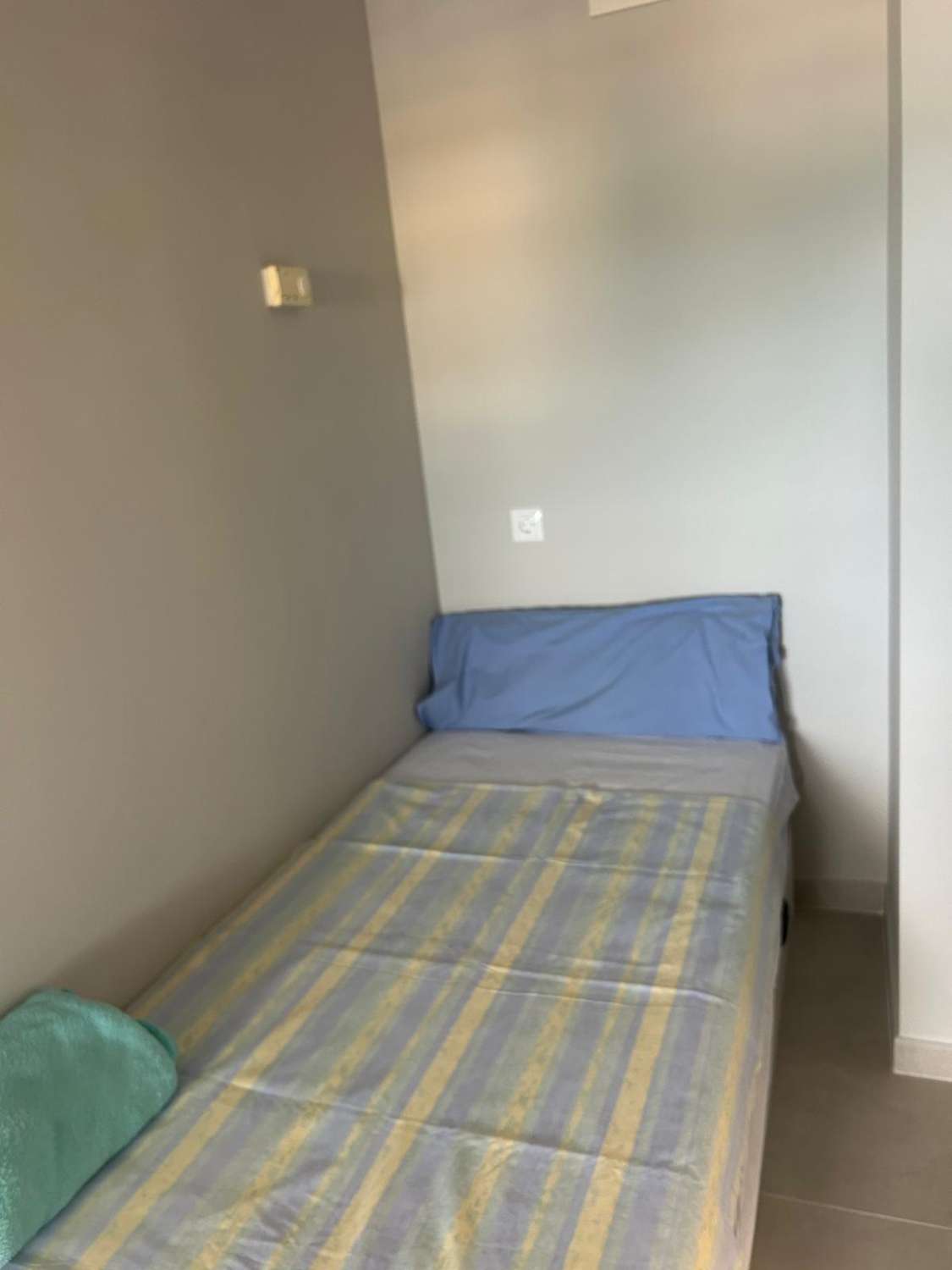 SE ALQUILA DESDE  1.11.26-30.6.27 MAGNIFICO APARTAMENTO CON VISTAS AL MAR EN 1ª LINEA DE PLAYA EN PLAYAMAR (TORREMOLINOS)