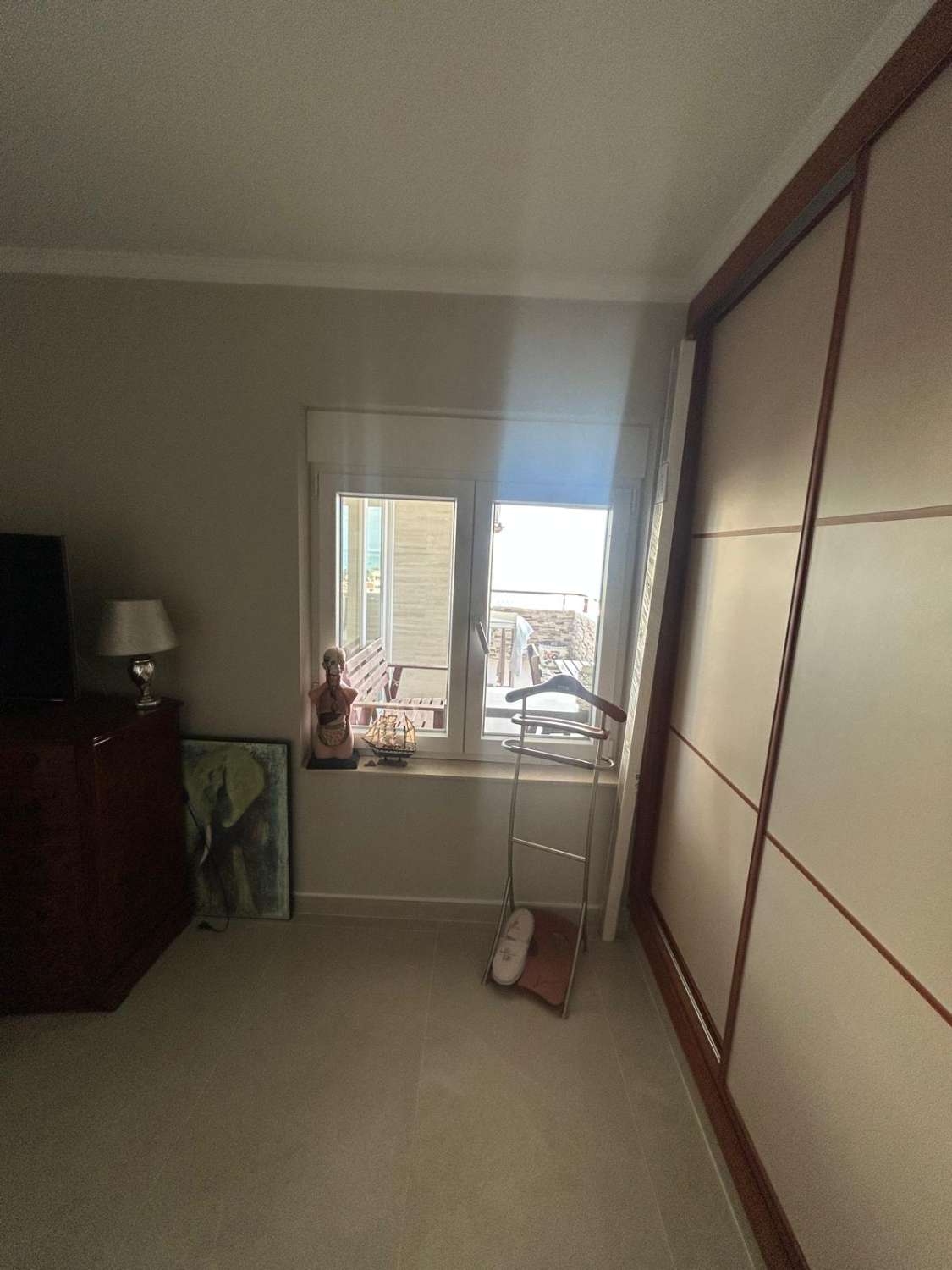 SE ALQUILA DESDE  1.11.26-30.6.27 MAGNIFICO APARTAMENTO CON VISTAS AL MAR EN 1ª LINEA DE PLAYA EN PLAYAMAR (TORREMOLINOS)