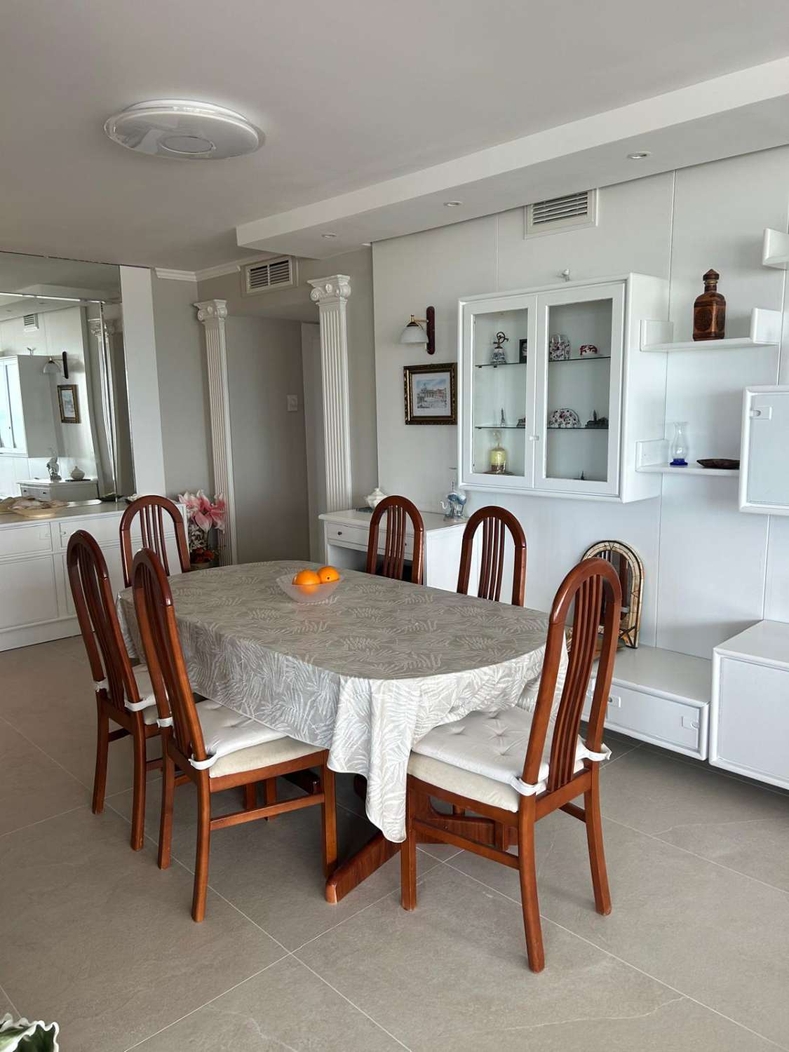 SE ALQUILA DESDE  1.11.26-30.6.27 MAGNIFICO APARTAMENTO CON VISTAS AL MAR EN 1ª LINEA DE PLAYA EN PLAYAMAR (TORREMOLINOS)