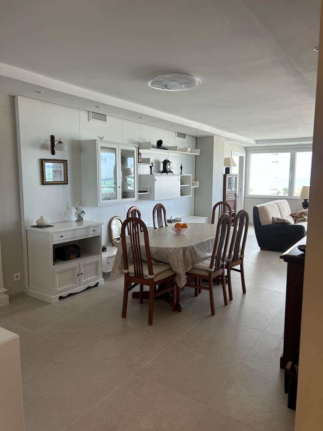 SE ALQUILA DESDE  1.11.26-30.6.27 MAGNIFICO APARTAMENTO CON VISTAS AL MAR EN 1ª LINEA DE PLAYA EN PLAYAMAR (TORREMOLINOS)