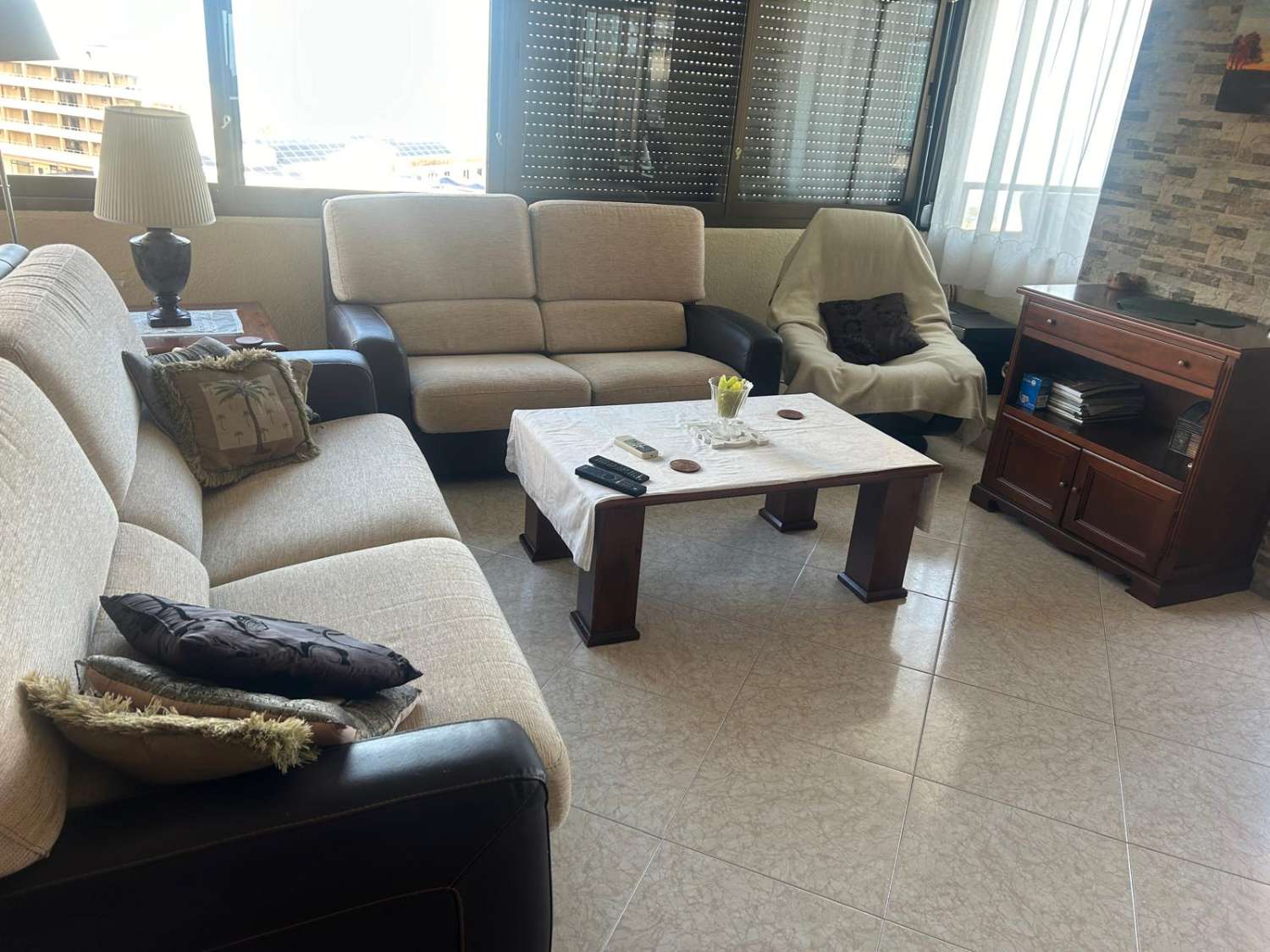 SE ALQUILA DESDE  1.11.26-30.6.27 MAGNIFICO APARTAMENTO CON VISTAS AL MAR EN 1ª LINEA DE PLAYA EN PLAYAMAR (TORREMOLINOS)