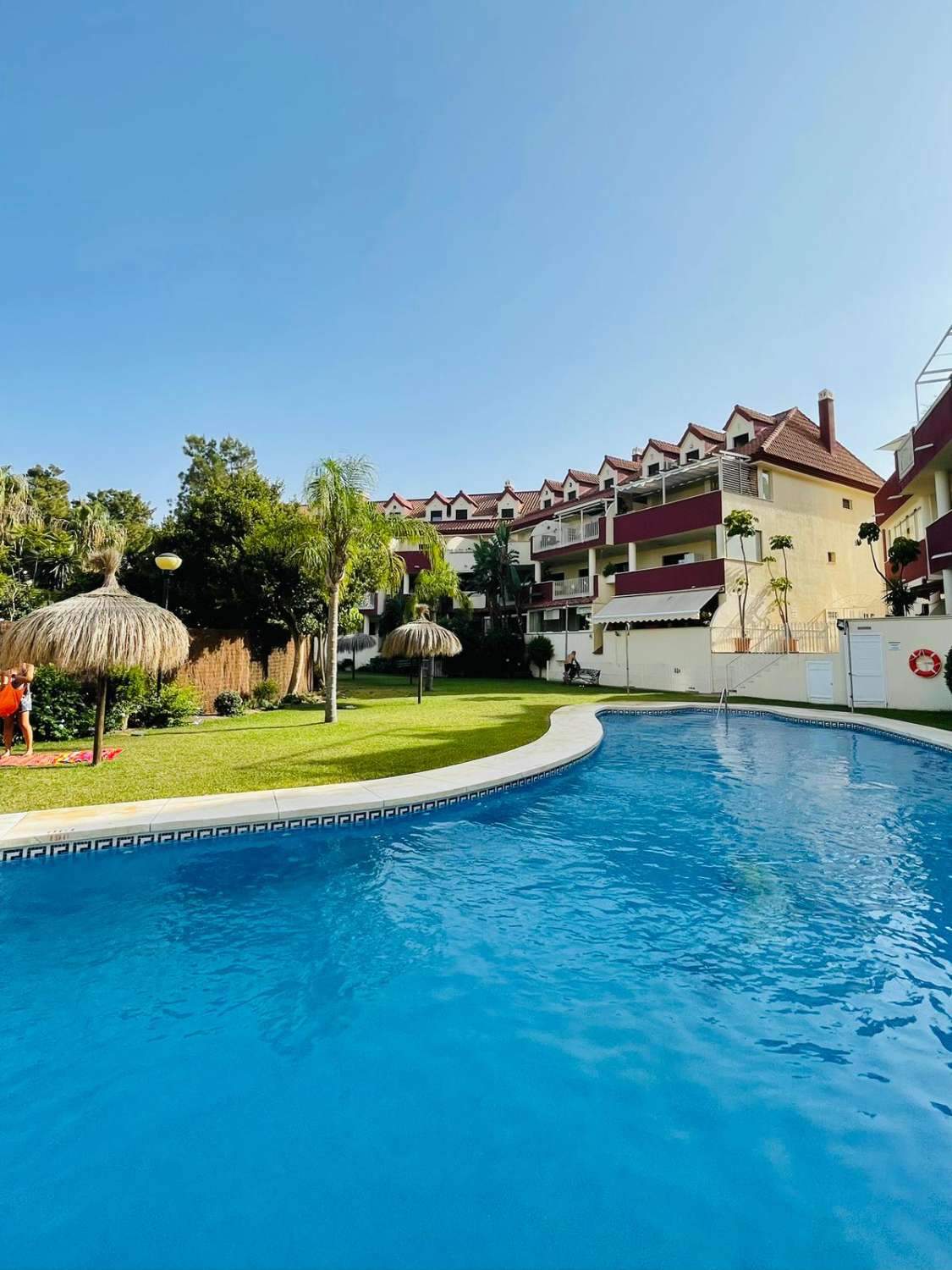 MEDIA TEMPORADA . SE ALQUILA DEL 1.9.26-15.6.27.BONITO APARTAMENTO CERCA DEL CAMPO DE GOLF DE TORREQUEBRADA (BENALMADENA