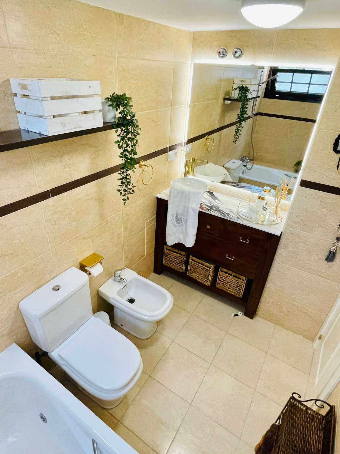 MEDIA TEMPORADA . SE ALQUILA DEL 1.9.26-15.6.27.BONITO APARTAMENTO CERCA DEL CAMPO DE GOLF DE TORREQUEBRADA (BENALMADENA