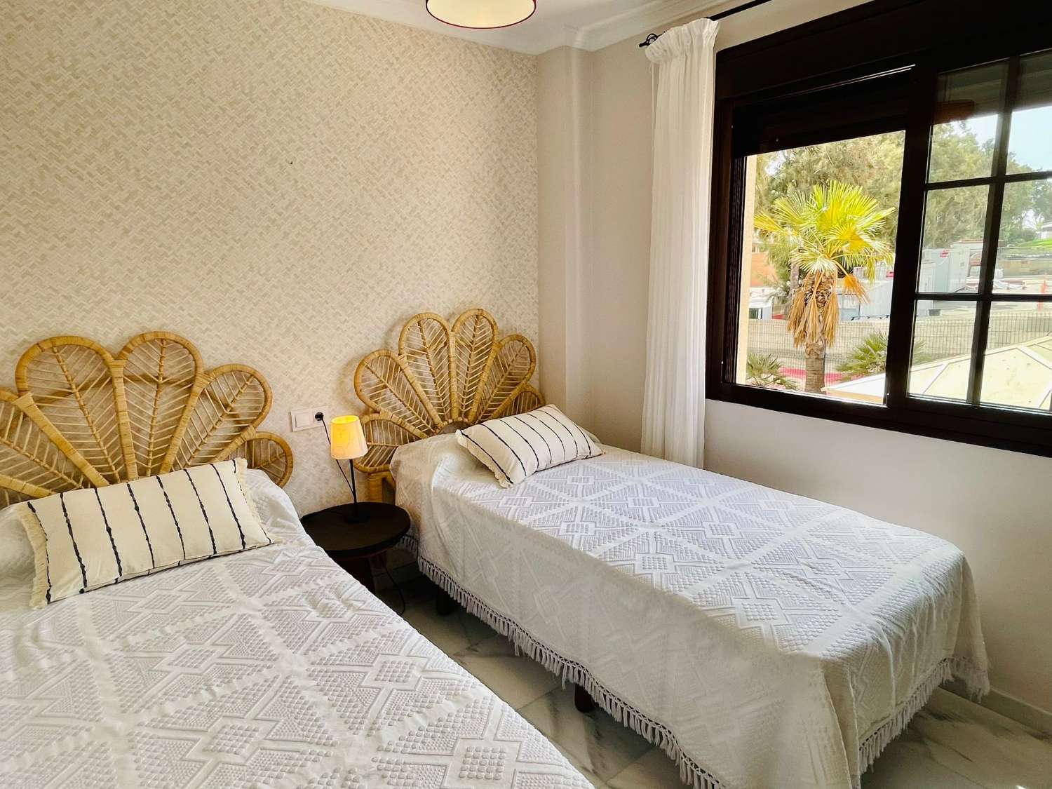 MEDIA TEMPORADA . SE ALQUILA DEL 1.9.26-15.6.27.BONITO APARTAMENTO CERCA DEL CAMPO DE GOLF DE TORREQUEBRADA (BENALMADENA