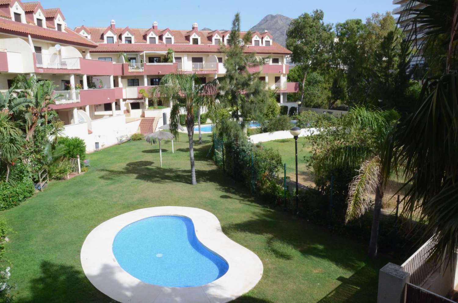 MEDIA TEMPORADA . SE ALQUILA DEL 1.9.26-15.6.27.BONITO APARTAMENTO CERCA DEL CAMPO DE GOLF DE TORREQUEBRADA (BENALMADENA