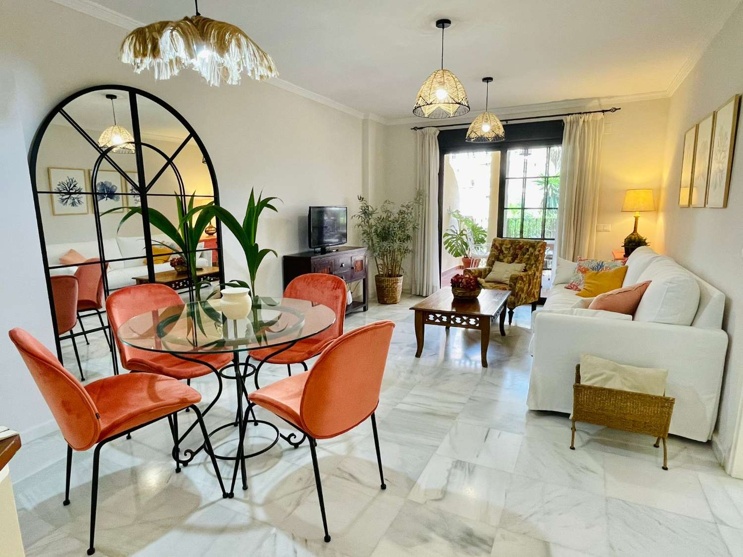 MEDIA TEMPORADA . SE ALQUILA DEL 1.9.26-15.6.27.BONITO APARTAMENTO CERCA DEL CAMPO DE GOLF DE TORREQUEBRADA (BENALMADENA