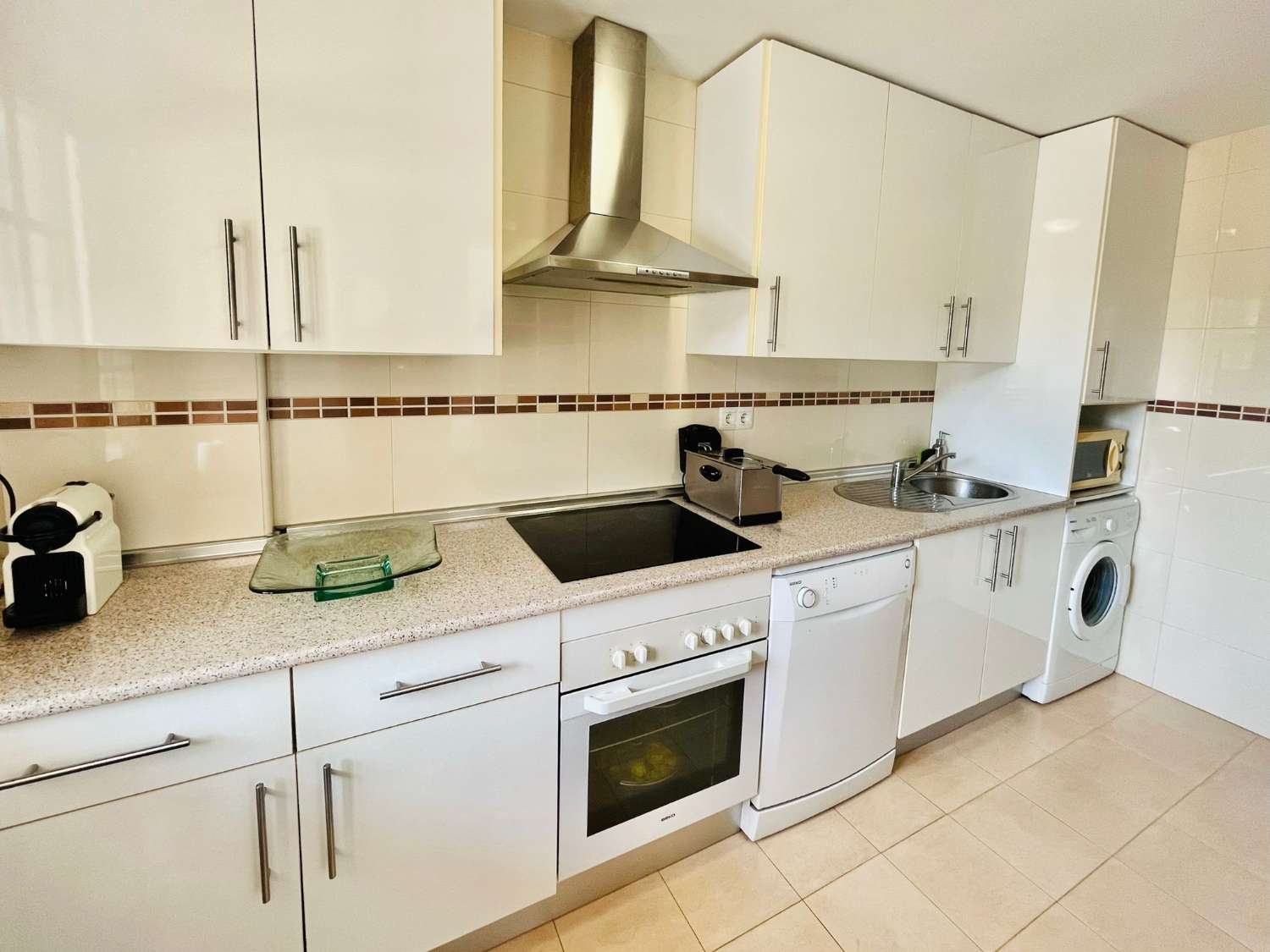MEDIA TEMPORADA . SE ALQUILA DEL 1.9.26-15.6.27.BONITO APARTAMENTO CERCA DEL CAMPO DE GOLF DE TORREQUEBRADA (BENALMADENA