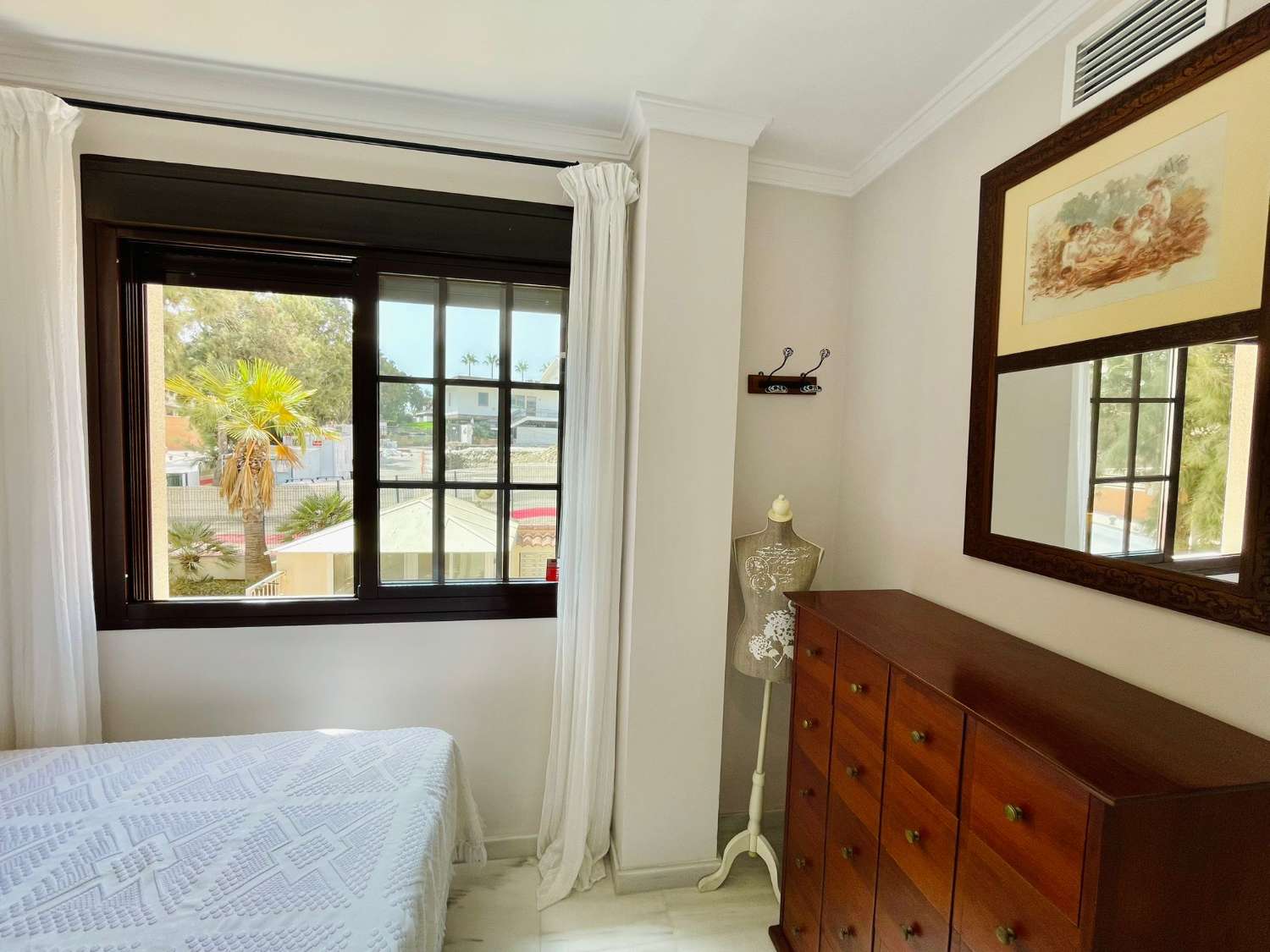 MEDIA TEMPORADA . SE ALQUILA DEL 1.9.26-15.6.27.BONITO APARTAMENTO CERCA DEL CAMPO DE GOLF DE TORREQUEBRADA (BENALMADENA