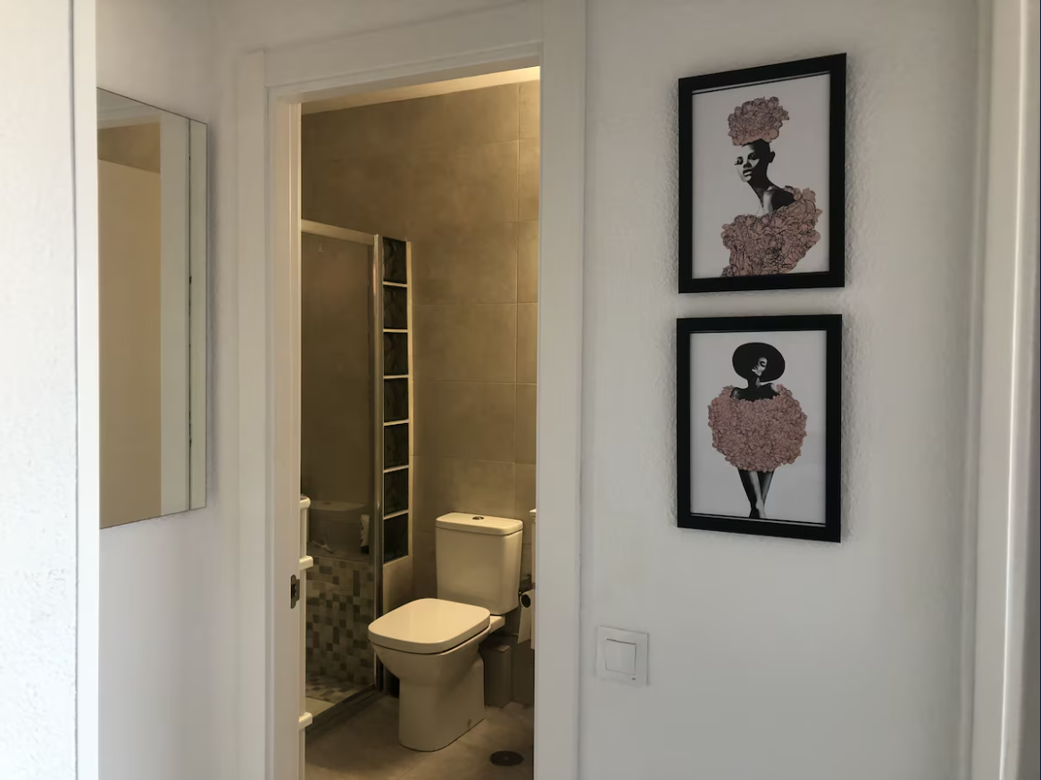 Se alquila hasta 30/06/2026 y desde 01/09/2026 hasta 30/06/2027 bonito apartamento con vistas al mar en 1ª linea de playa en Benalmádena