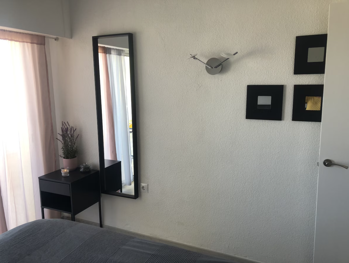 Se alquila hasta 30/06/2026 y desde 01/09/2026 hasta 30/06/2027 bonito apartamento con vistas al mar en 1ª linea de playa en Benalmádena