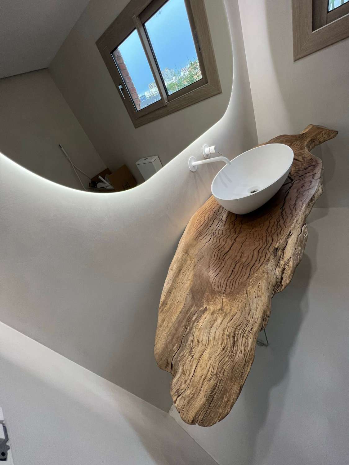 Se alquila  desde  01/10/25 hasta 30/06/26 . magnífica villa en zona de Playamar ( Torremolinos )