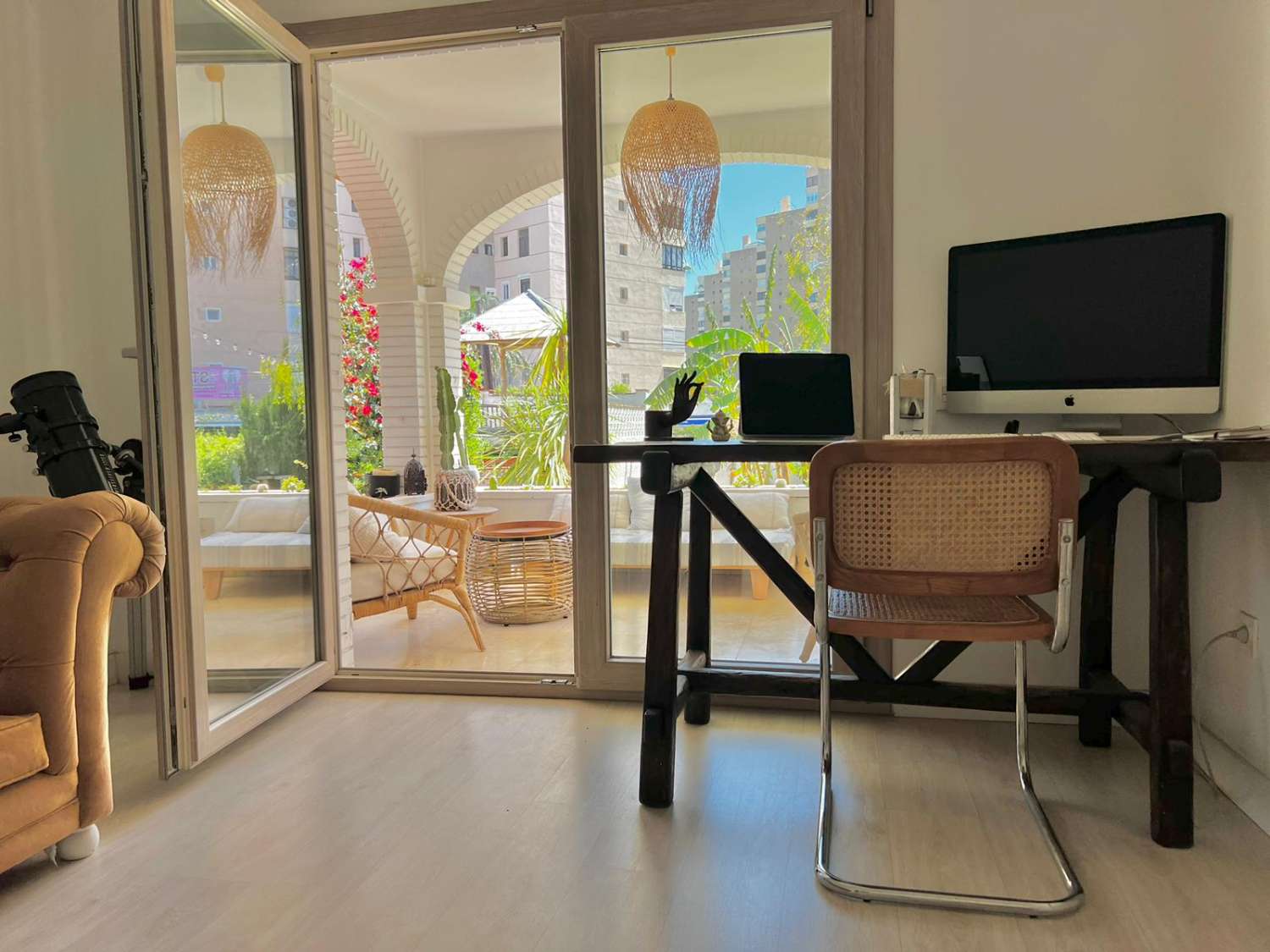 Se alquila  desde  01/10/25 hasta 30/06/26 . magnífica villa en zona de Playamar ( Torremolinos )