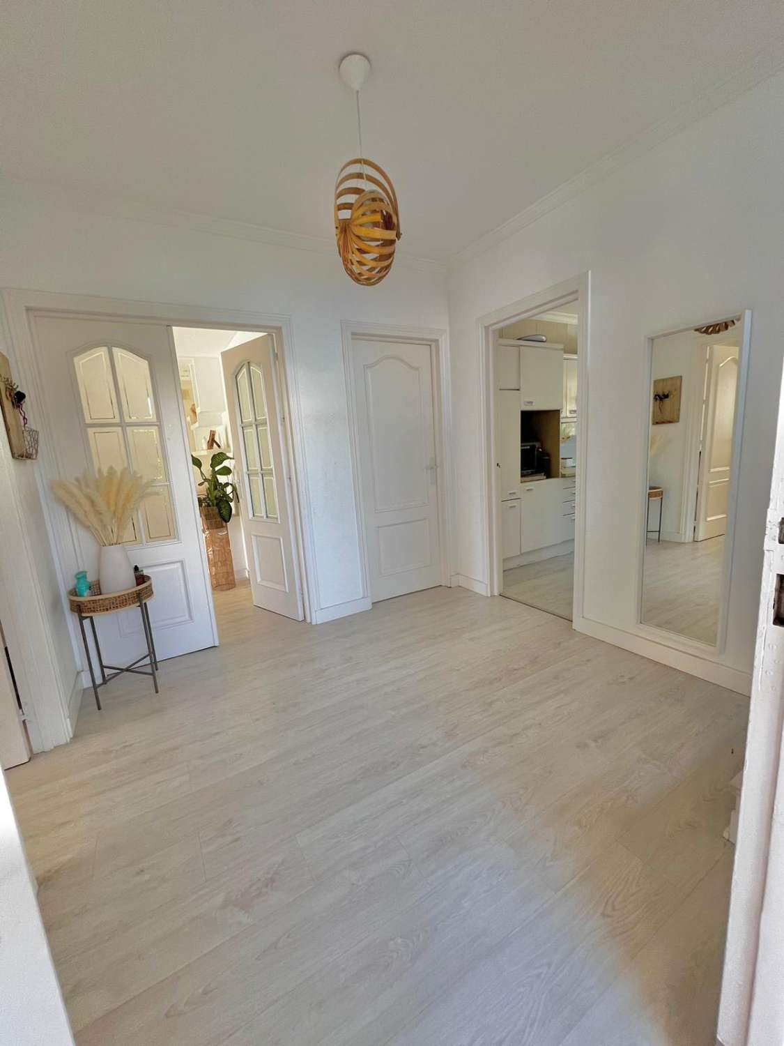 Se alquila  desde  01/10/25 hasta 30/06/26 . magnífica villa en zona de Playamar ( Torremolinos )