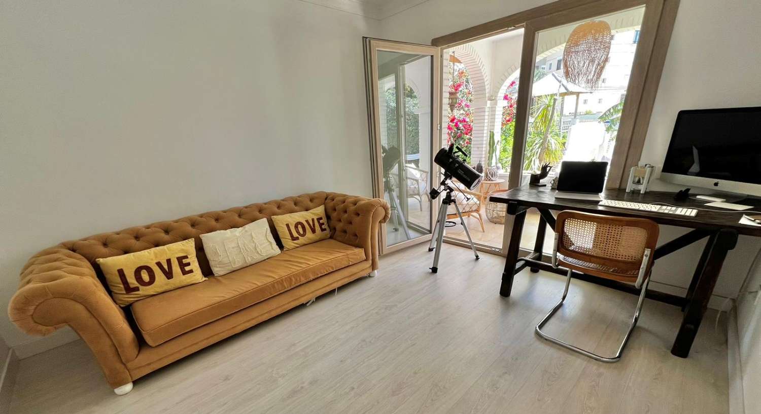 Se alquila  desde  01/10/25 hasta 30/06/26 . magnífica villa en zona de Playamar ( Torremolinos )