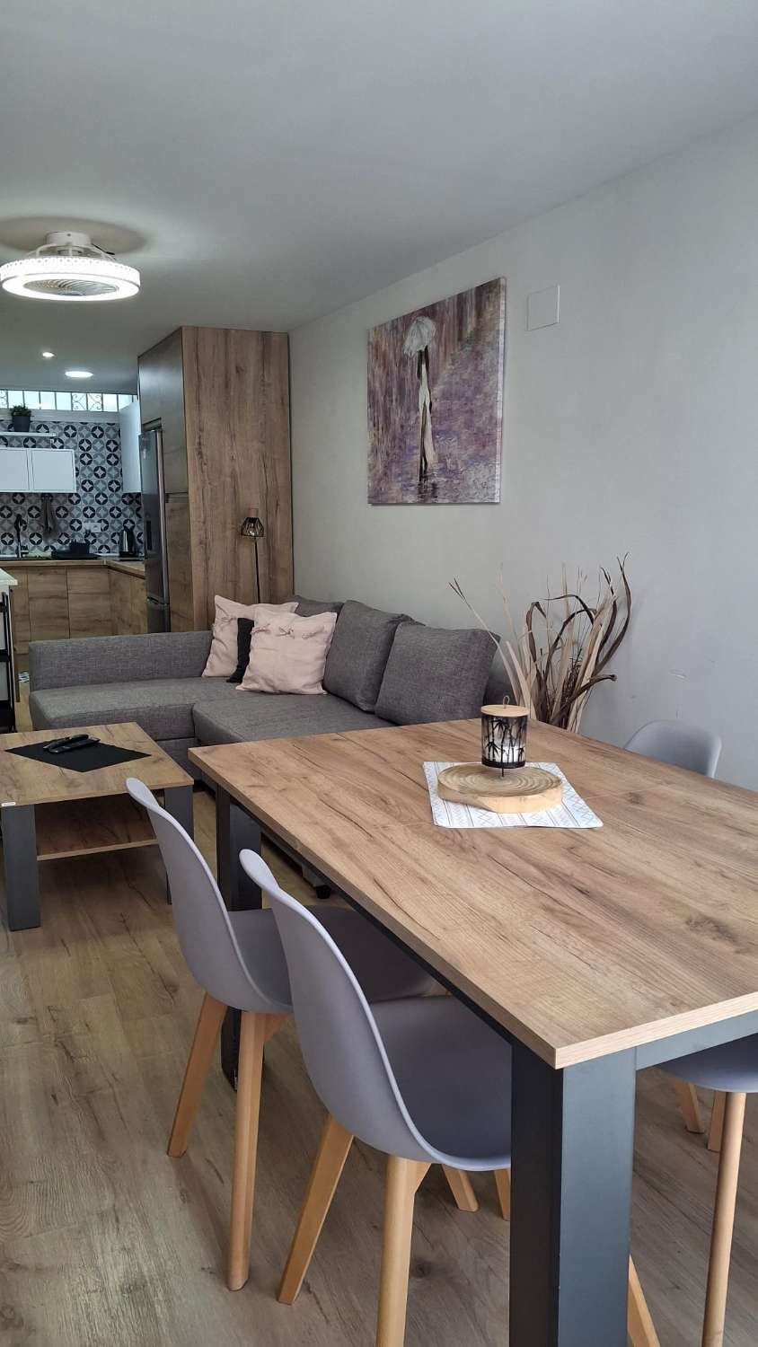 SE ALQUILA  DE 15.03.26-30.6.26  Y desde 01/09/2026 hasta 30/06/2027 BONITO APARTAMENTO CON VISTAS AL MAR EN ARROYO DE LA MIEL