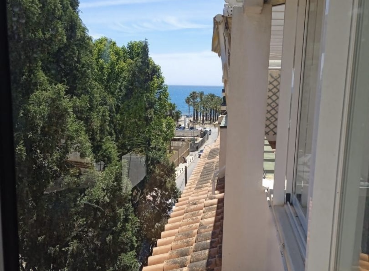 WUNDERSCHÖNES PENTHOUSE MIT MEERBLICK ZUM VERKAUF IN LA CARIHUELA ( TORREMOLINOS )