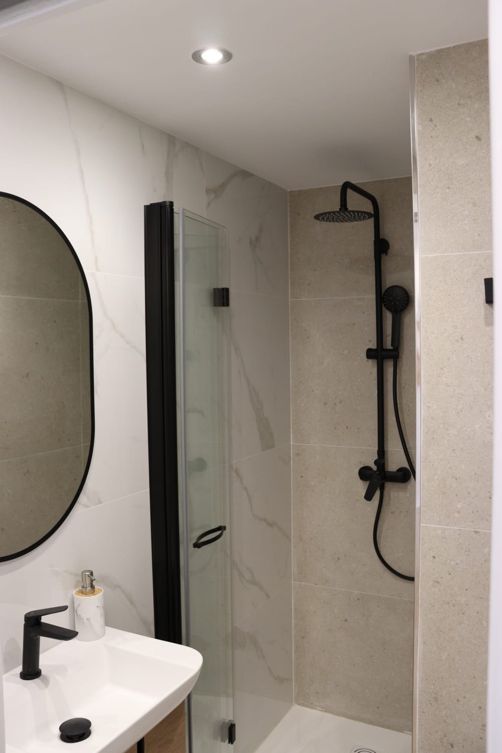 Se vende magnifico apartamento  en la 1ª  línea  de playa con vistas al mar   enfrente del Puerto Deportivo de Fuengirola